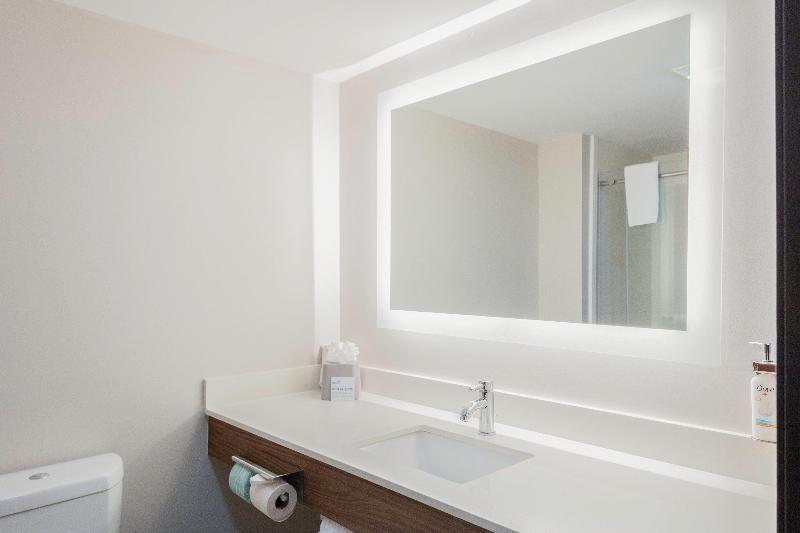 Holiday Inn Express & Suites Roanoke Rapids SE by IHG - photo 85