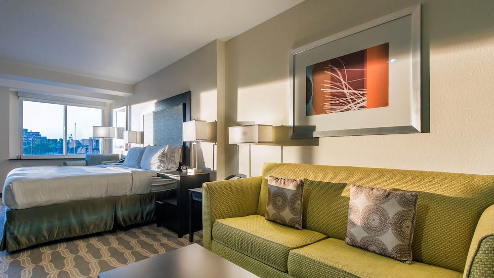 Holiday Inn Express & Suites Colorado Springs Central by IHG - photo 90