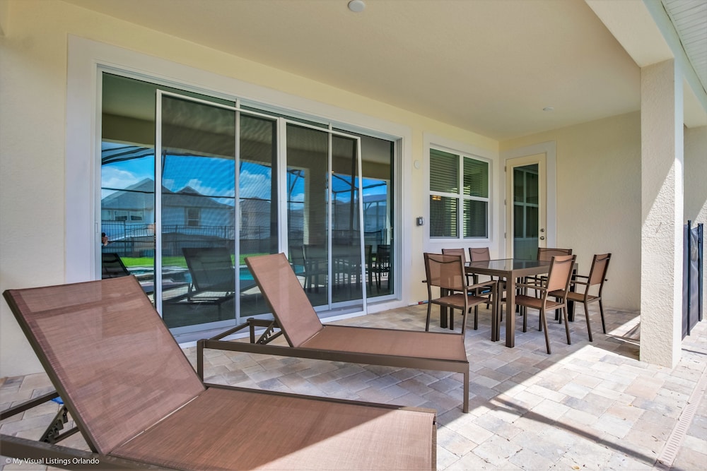 Beautiful 4 Bed With Pool & Spa - photo 21
