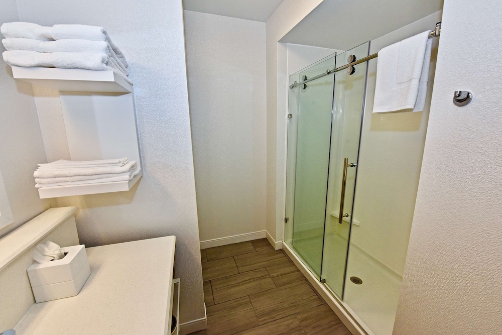 Hampton Inn Kirksville - photo 44