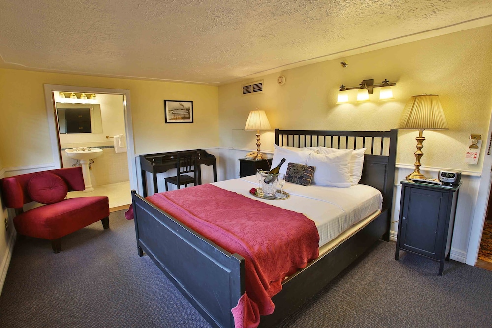 Delta King Hotel - photo 7