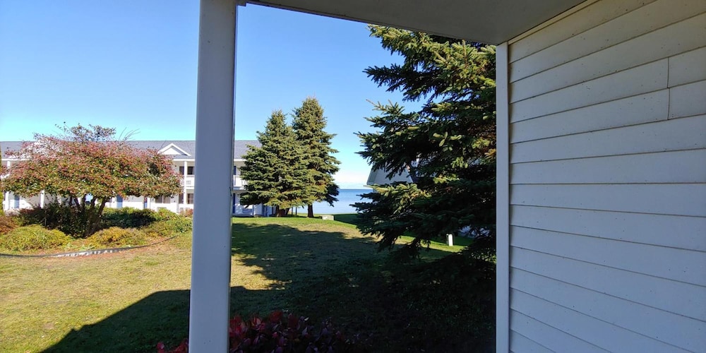 Sunrise Beach Motel - photo 21