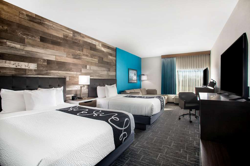 La Quinta Inn & Suites by Wyndham Pittsburg - photo 22