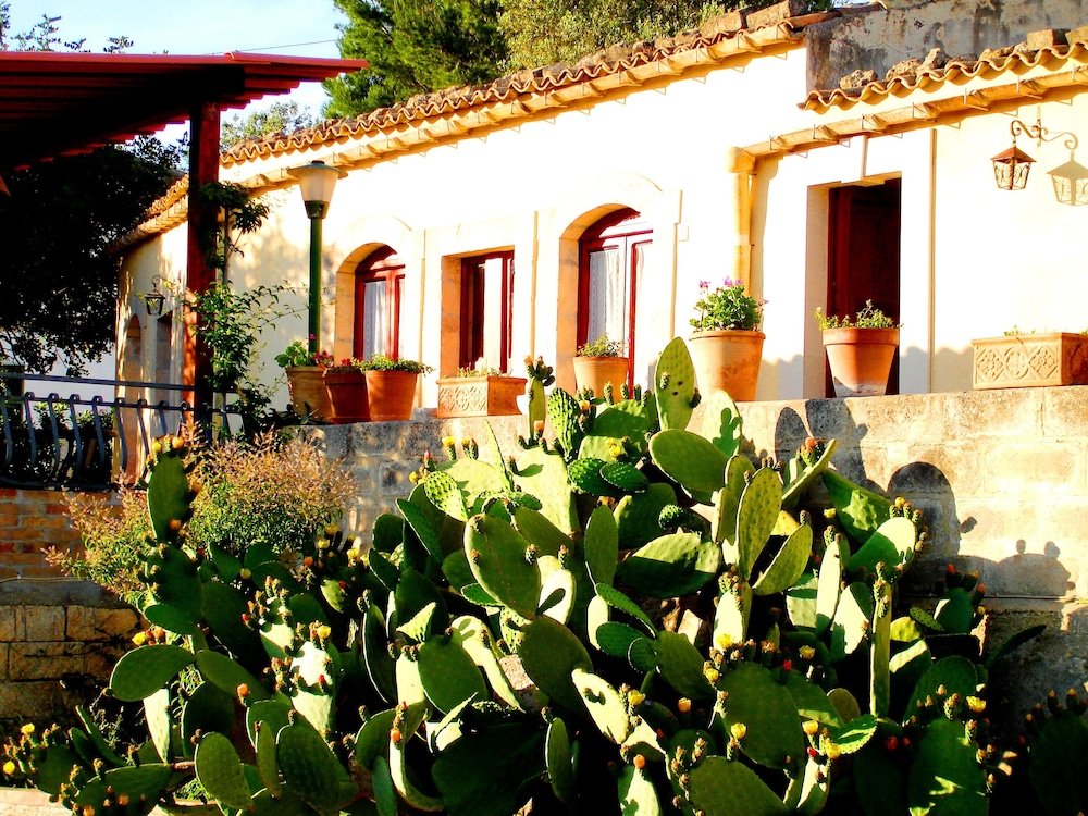 La Suma Sumalia - carbon neutral hotel in Noto