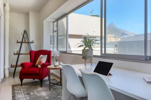 Backup Powered Luxury Central Promenade Apartment