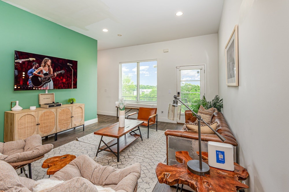 Limbo In Cumberland Heights Mins to Germantown in Nashville, United States