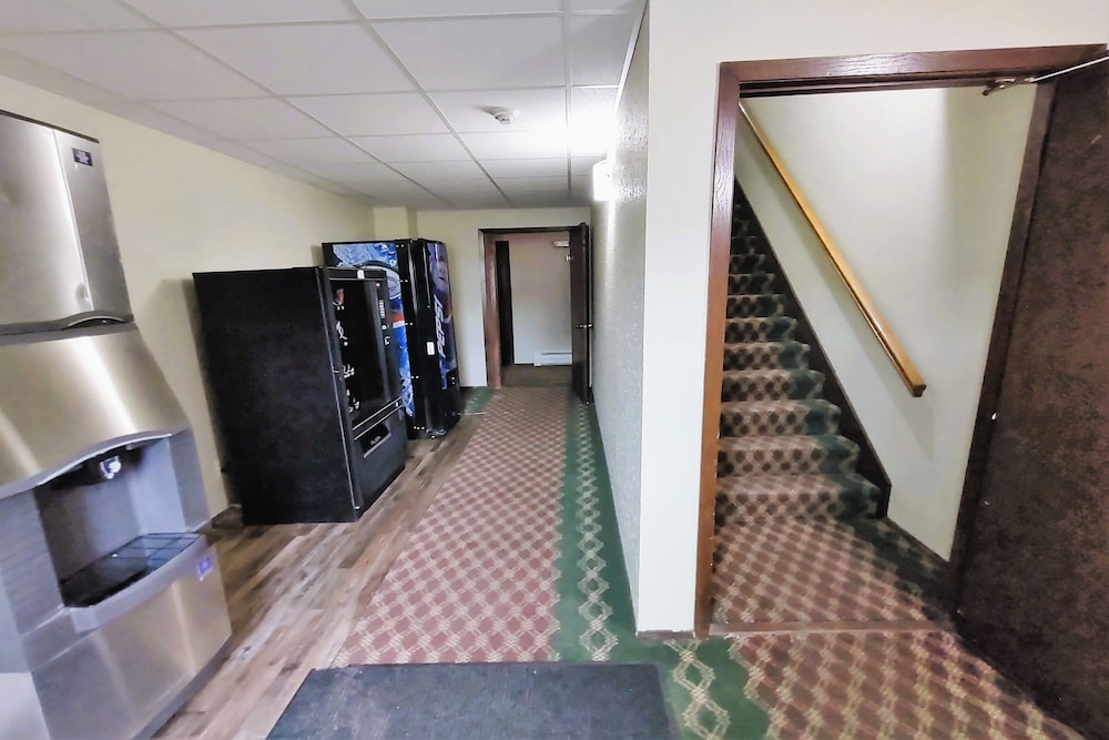 Love Hotels Staples By Oyo At Hwy 10 Mn - photo 29