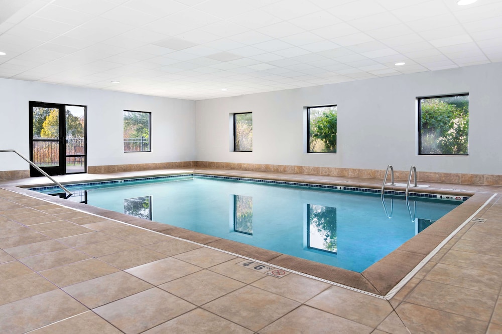 Hampton Inn & Suites Brookings - photo 27