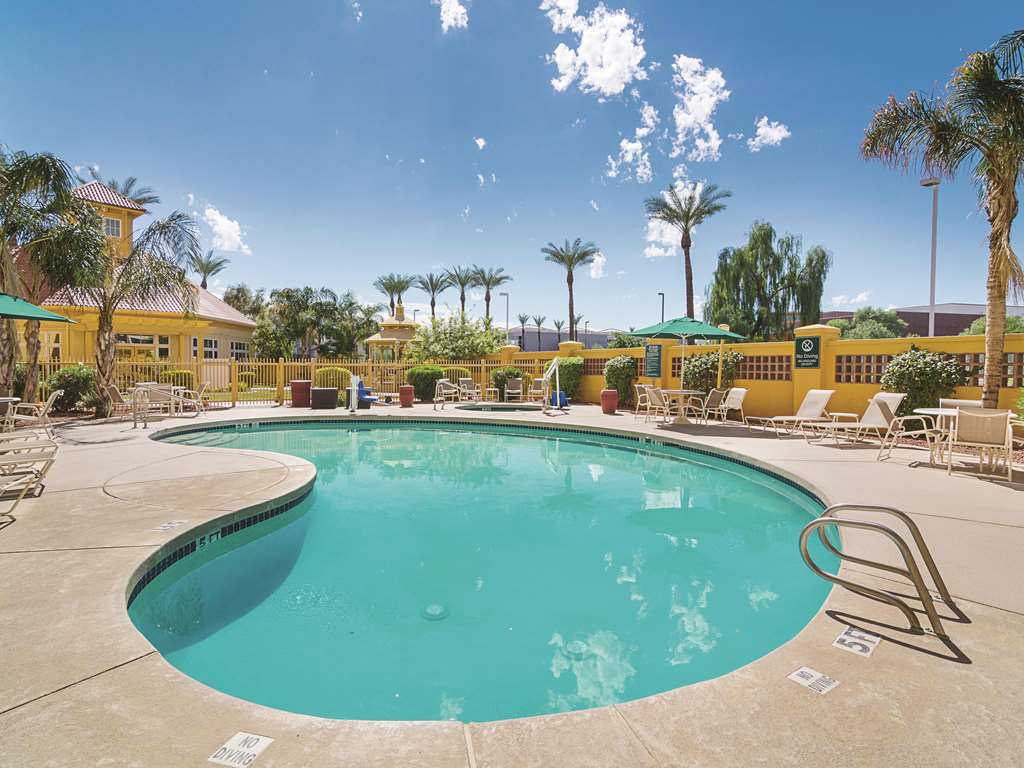 La Quinta Inn & Suites by Wyndham Phoenix Mesa West - photo 11
