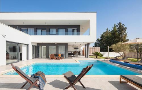 4 Bedroom Beautiful Home In Banjole — 5-Star Luxury Hotel in Medulin, Croatia