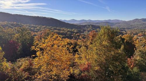 Altitude Adjustment - carbon neutral hotel in Morganton
