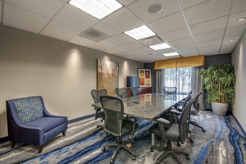 Fairfield Inn & Suites by Marriott Texarkana - photo 53
