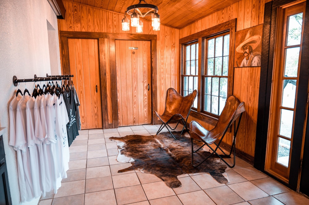 The Vaquero Motel - photo 5