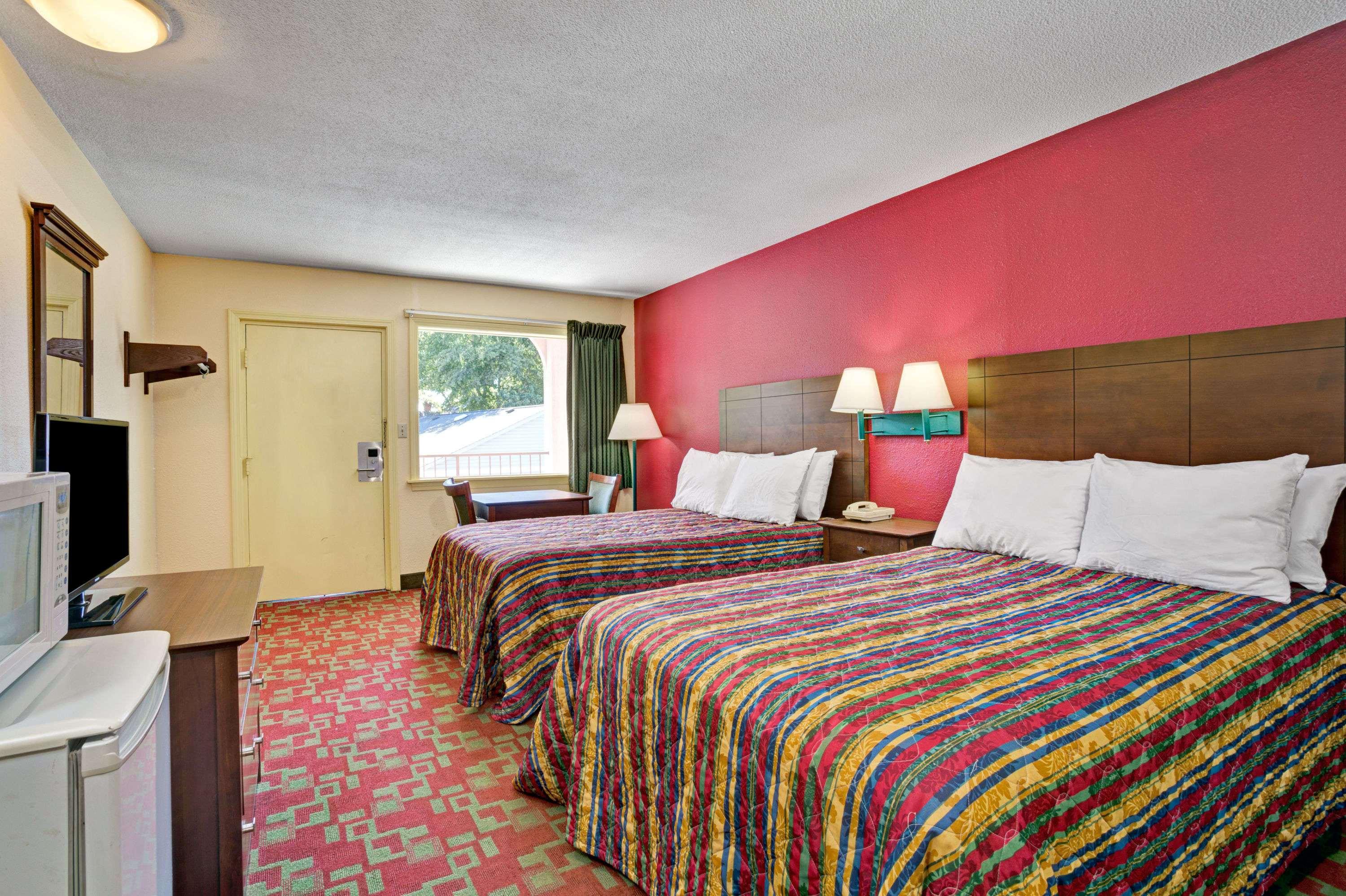 Days Inn by Wyndham Elizabeth City - photo 17