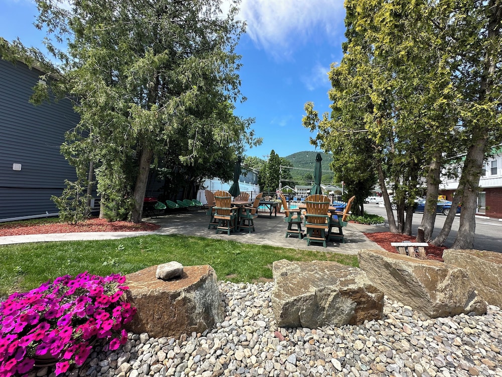 O'Sullivan's On The Lake Motel - photo 36