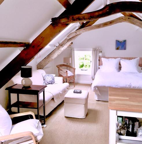 The Attic Apartment Quay Street Studios Cardigan — 4-Star Luxury Hotel in Cardigan, United Kingdom