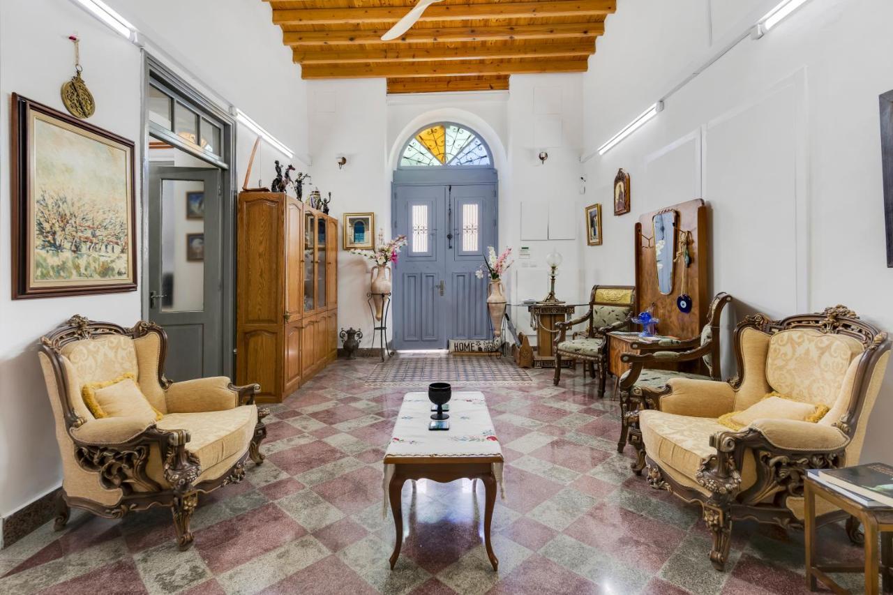 To Hani Large Traditional House