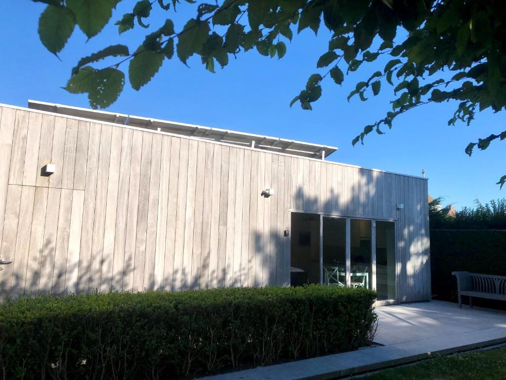 Gardenhouse 'The Block' Ostend private garden IR cabine AC — 4-Star Luxury Hotel in Ostend, Belgium