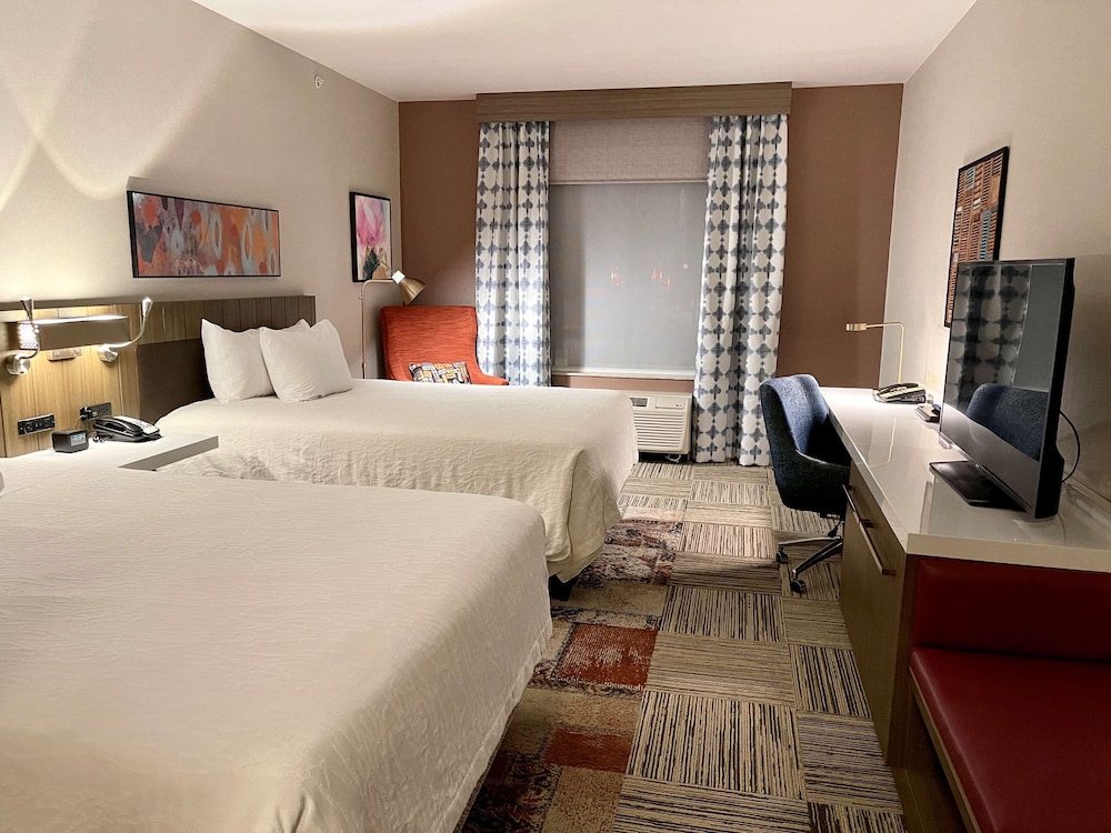 Hilton Garden Inn Oconomowoc - photo 18