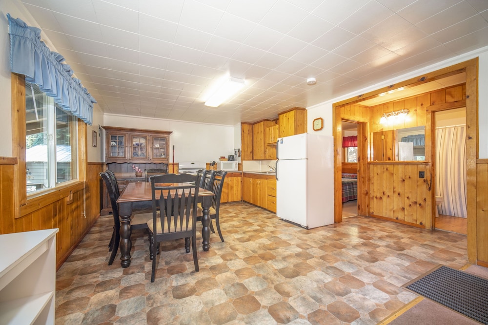 Bear Paw Lodge & Vacation Homes - photo 21
