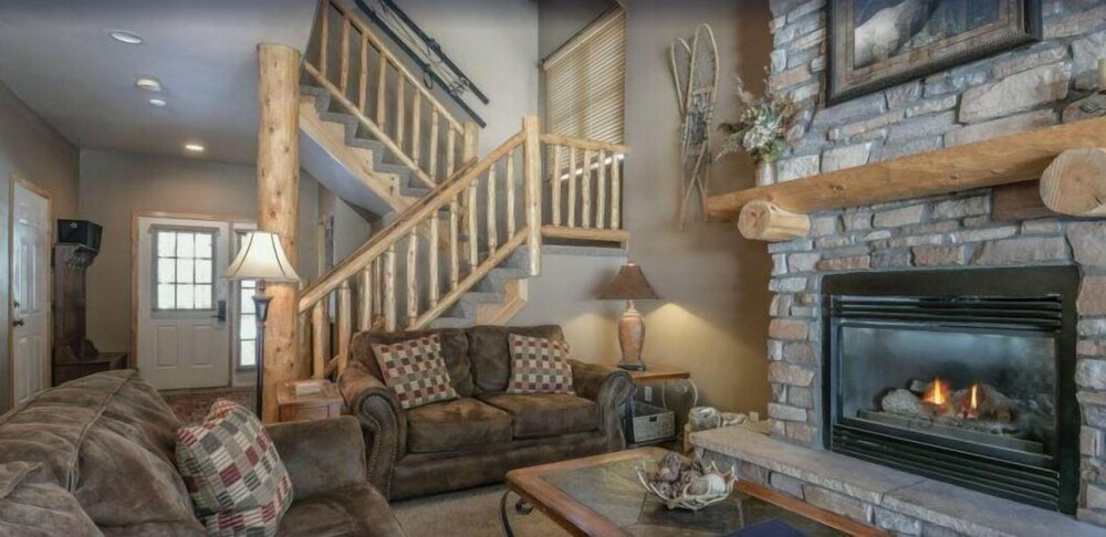 Family friendly 3 Bedroom Vacation Rental in West Keystone Resort Along the Snake River With Pool and Hot Tub - photo 4