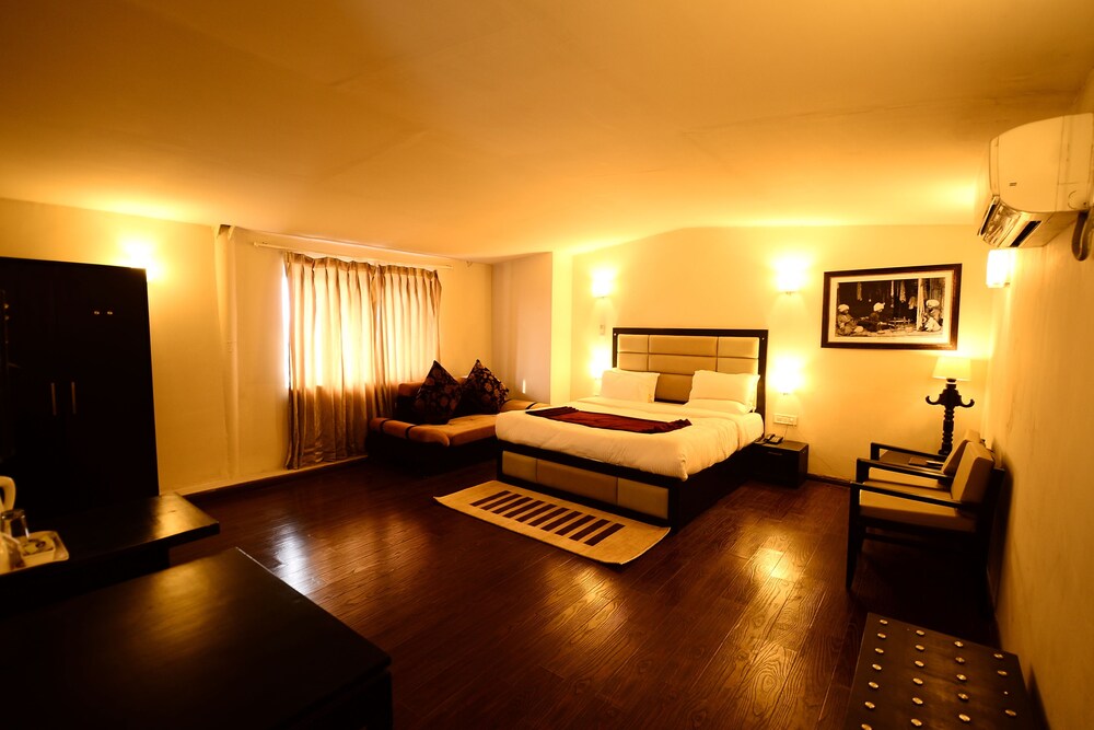 Hotel Aksa Srinagar - last minute hotel in Srinagar