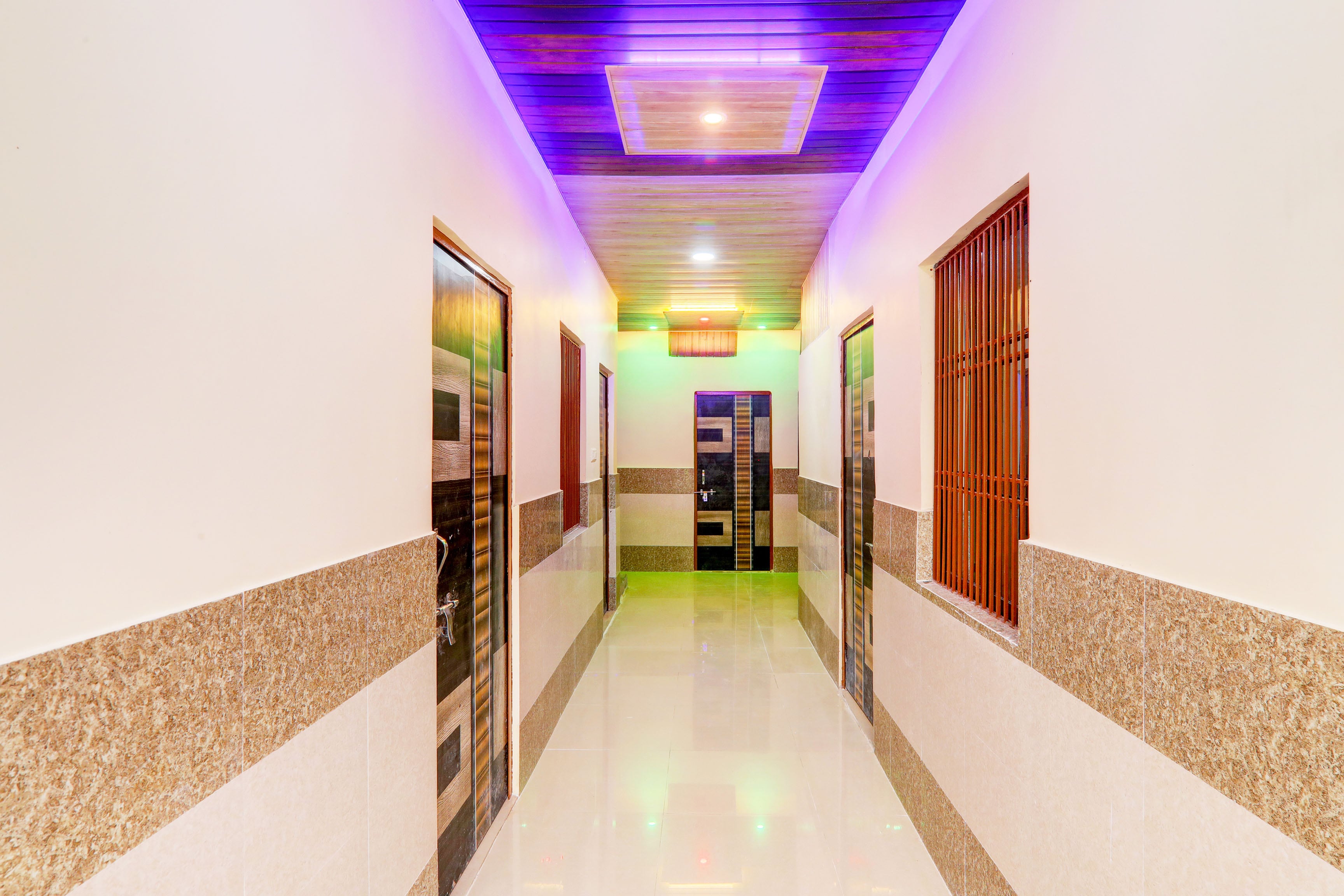 Hotel O Singh Guest House & Restro — hotel near Gorakhpur Airport