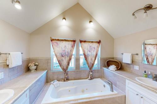 Crystal Rose Home — 4-Star Luxury Hotel in Lincoln, United States
