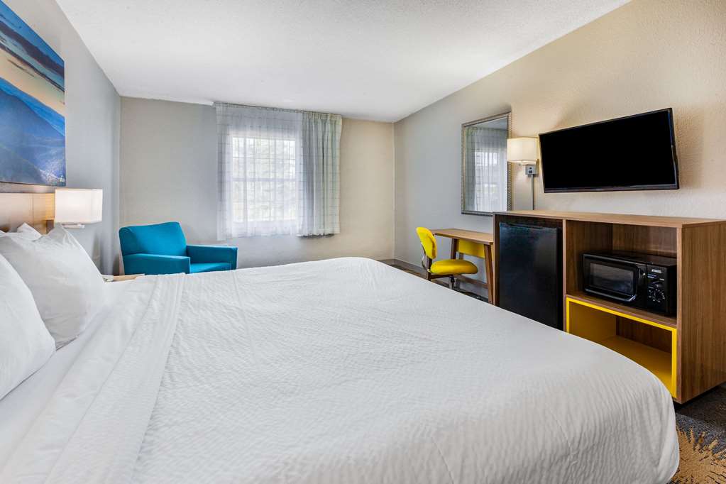 Days Inn by Wyndham Roanoke Hollins Near I 81 - photo 20