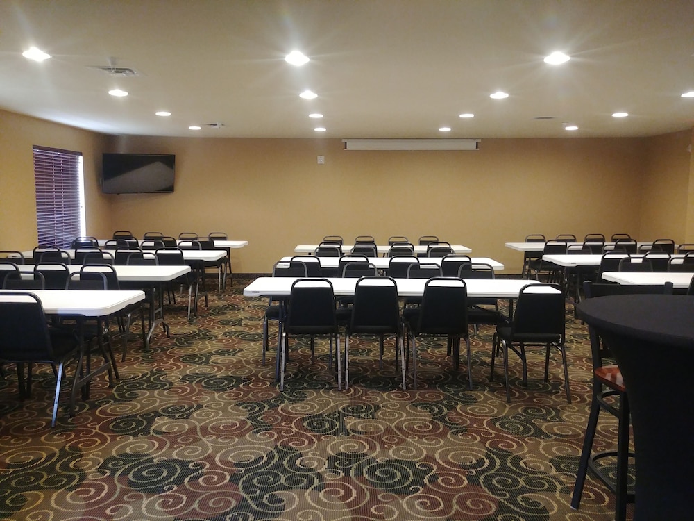 Cobblestone Hotel & Suites Broken Bow - photo 65
