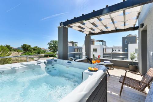 CROWONDER Villa Nika Villa with Heated Swimming Pool Jacuzzi and Sauna — 4-Star Luxury Hotel in Zadar, Croatia