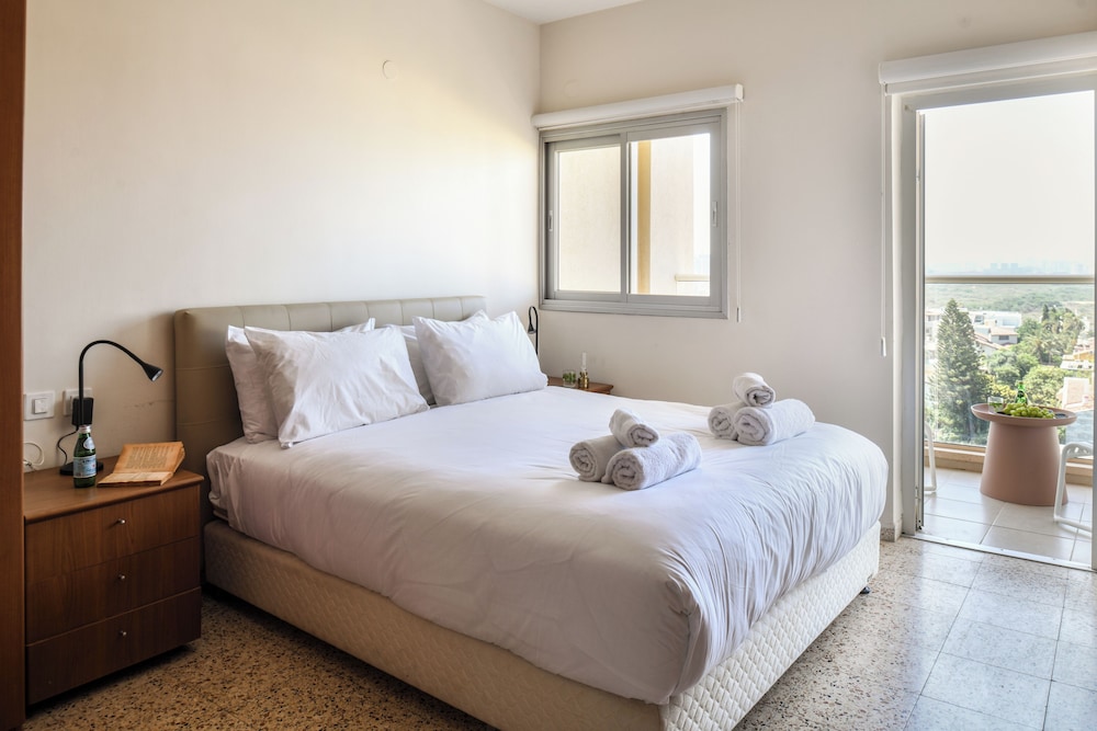 3BR SeaView Apt by the Beach by SeaNRent — Herzliya — photo 4
