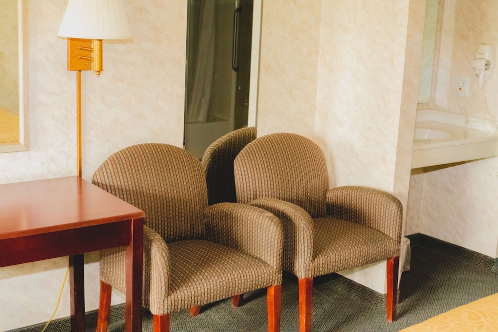 Colfax Inn - photo 17