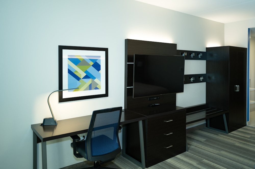 Holiday Inn Express & Suites Franklin Berry Farms by IHG - photo 20