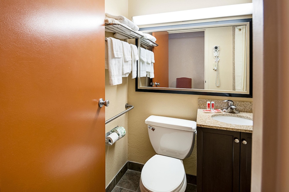 Quality Inn Near Pimlico Racetrack - photo 22