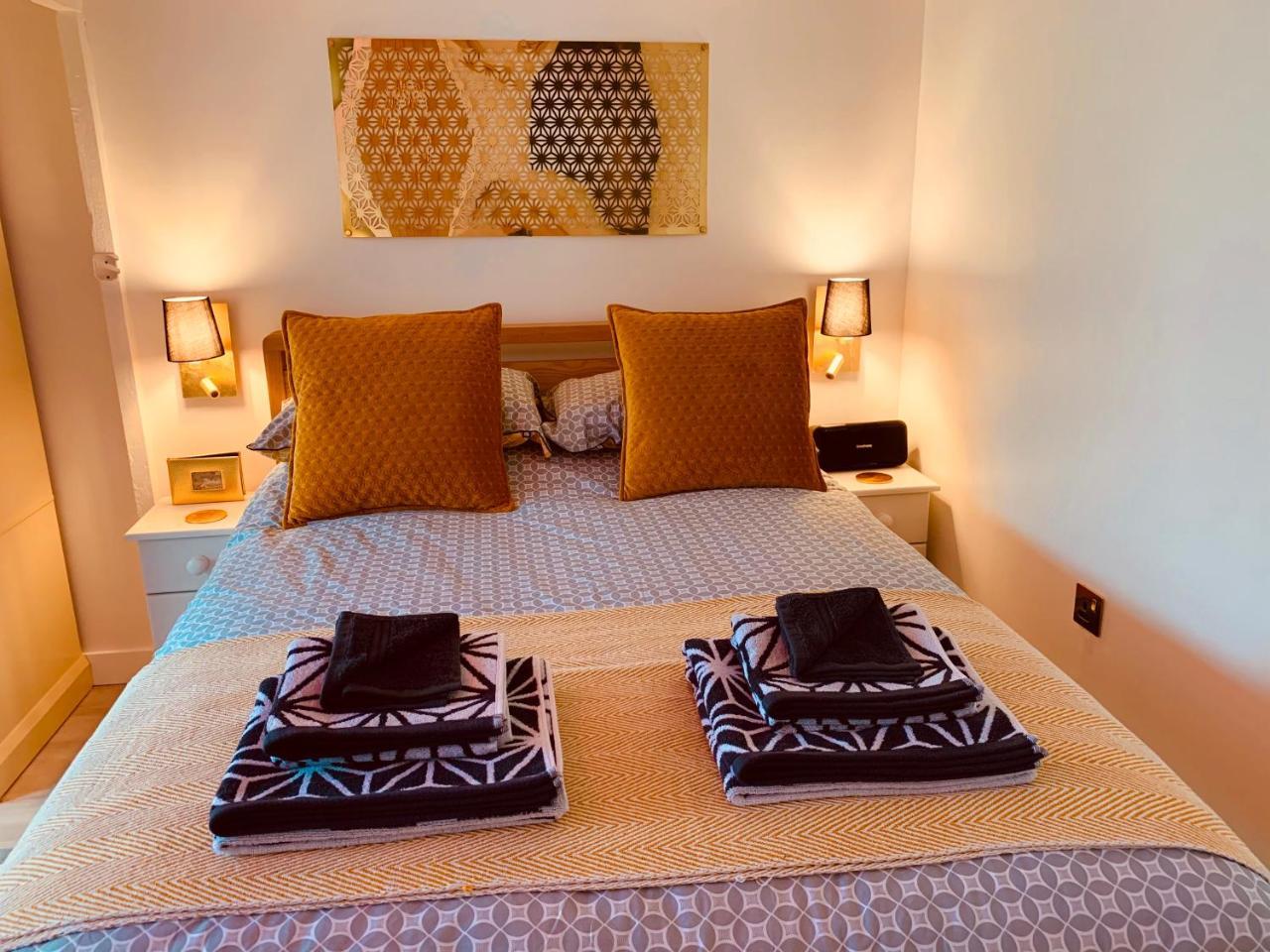 Shine Chalet Unique & Comfortable Accommodation — 4-Star Luxury Hotel in Redruth, United Kingdom
