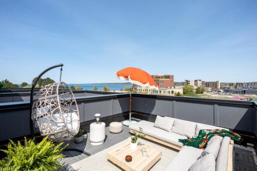 The Loft on Gillis AC Downtown Beach Rooftop — 4-Star Luxury Hotel in Traverse City, United States