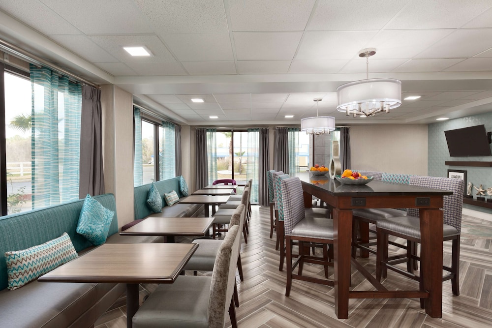 Hampton Inn Waycross - photo 2