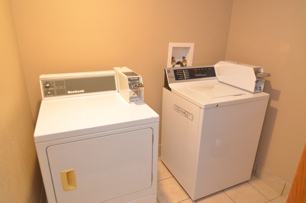 AmericInn by Wyndham Des Moines Airport - photo 40