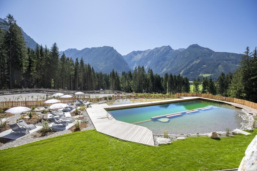 Nationalpark Chalet Keeseck — 4-Star Luxury Hotel in Neukirchen Am Grossvenediger, Austria