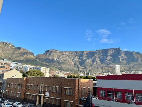 Homey Apartment with Table Mountain Views