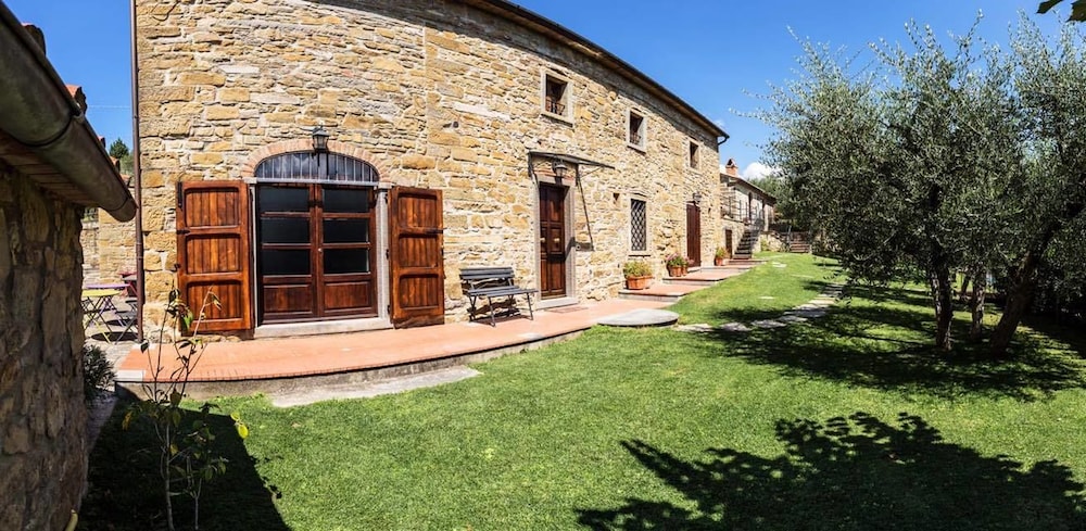 Borgo tra gli Olivi — 4-Star Luxury Hotel in Castiglion Fiorentino, Italy