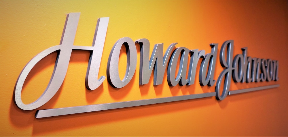 Howard Johnson by Wyndham Greensboro Near the Coliseum - photo 52