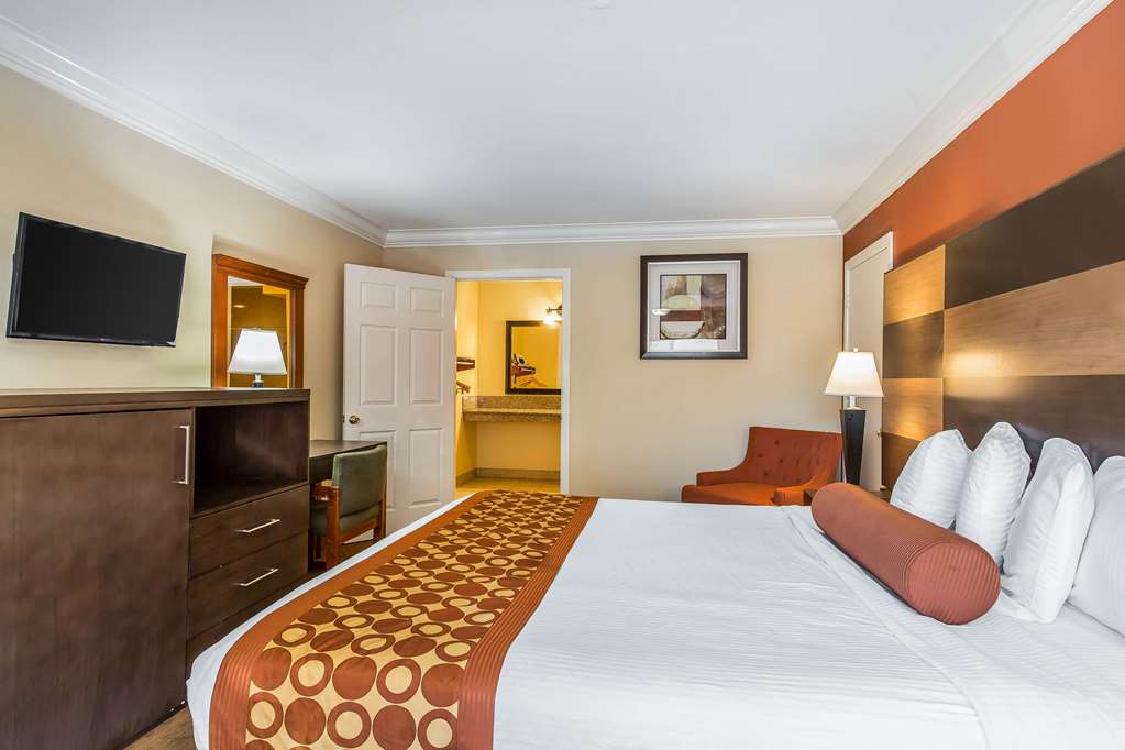 Rodeway Inn & Suites Canyon Lake Menifee West - photo 22