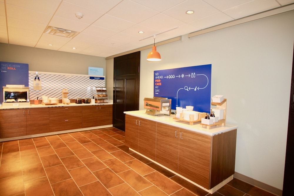 Holiday Inn Express & Suites Kirksville University Area by IHG - photo 11