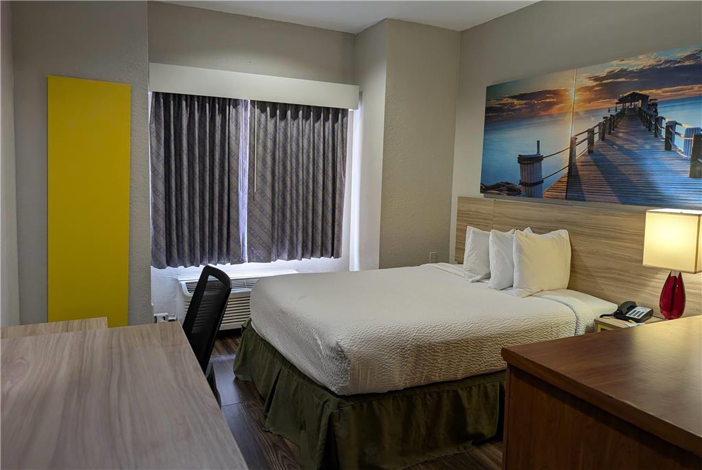 Days Inn & Suites by Wyndham Tampa Raymond James Stadium - photo 57