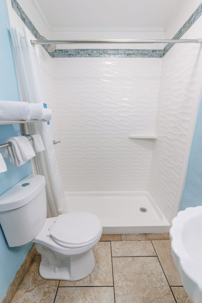 Dunes Inn & Suites - photo 20