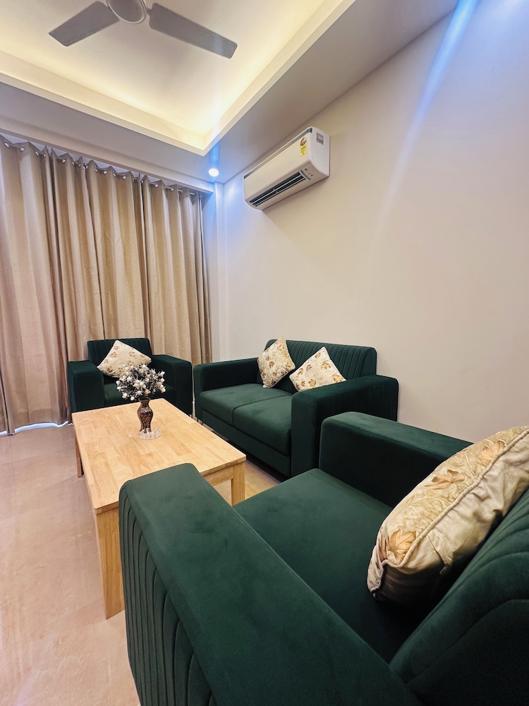 The Lodgers Luxury1BHK Service Apartment — 4-Star Luxury Hotel in Gurgaon, India