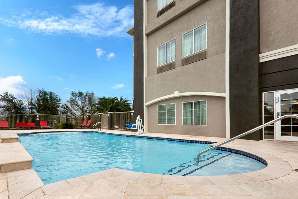La Quinta Inn & Suites by Wyndham Alvin - photo 11
