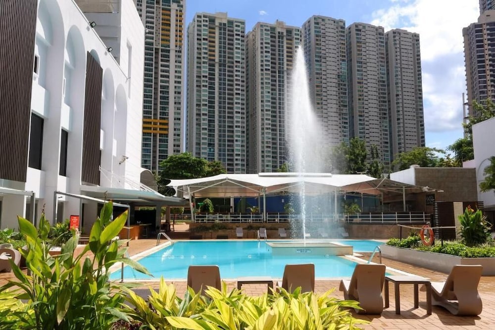 Sheraton Grand Panama — hotel in Panama